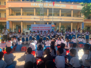 ngày hội khui heo đất