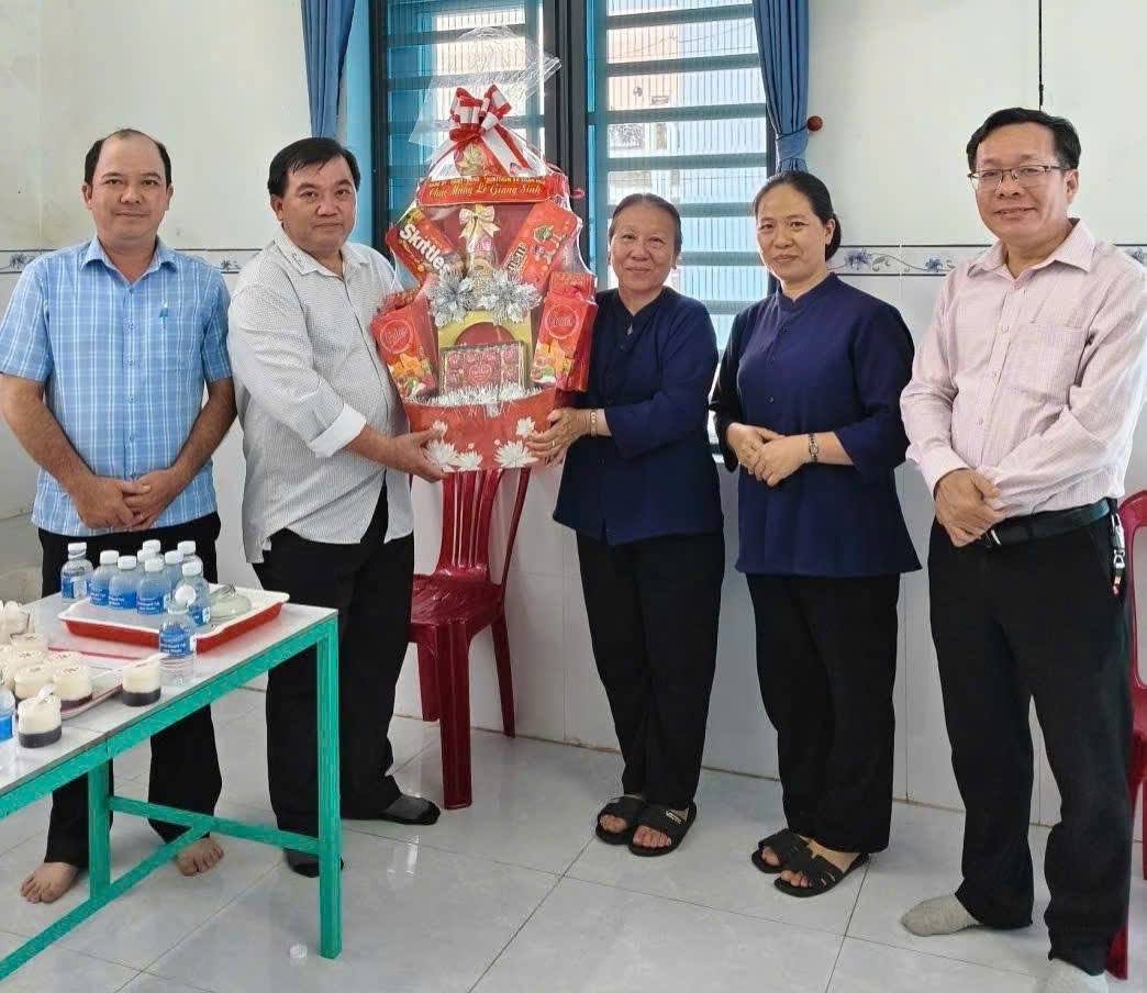 Description: D:\HÌNH ÁNH\giáng sinh 1.jpg