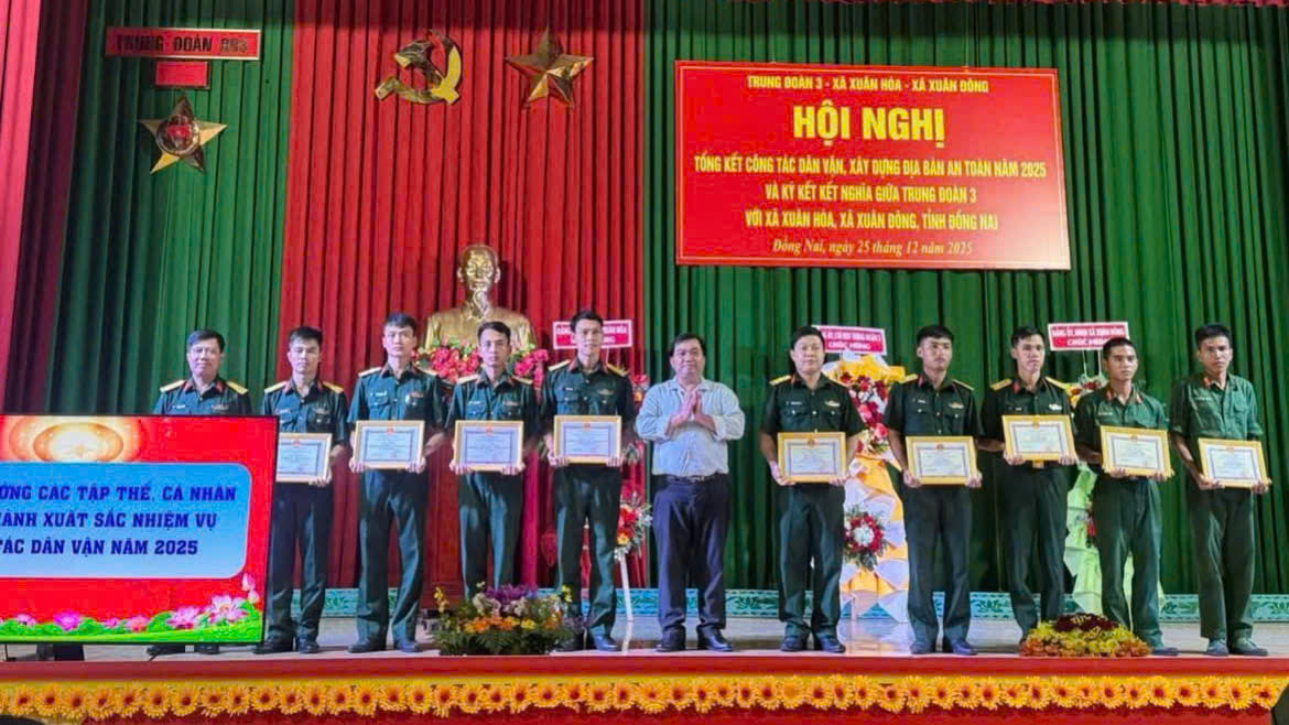 Description: D:\HÌNH ÁNH\tk dv.jpg