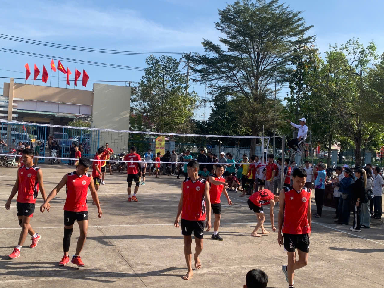 Description: D:\HÌNH ÁNH\2026\2 đội ấp xuan hào 1 và đội ấp xuan Hưng 3A đang thi đấu.jpg