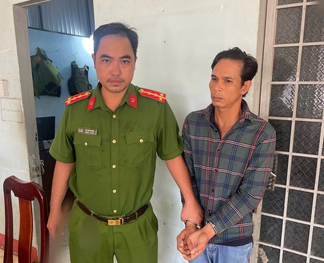 'Description: A person in uniform holding hands next to another person in a doorway

AI-generated content may be incorrect.'