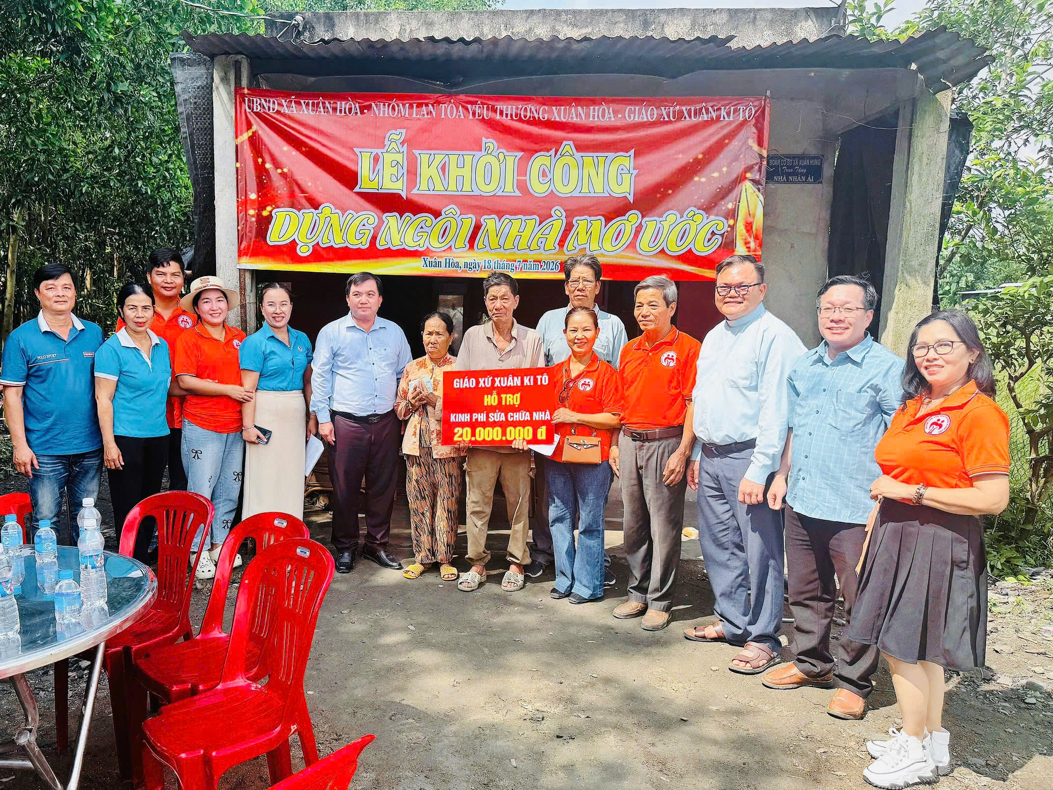 LÃNH ĐẠO UBND XÃ XUÂN HÒA DỰ LỄ KHỞI CÔNG XÂY DỰNG “NGÔI NHÀ MƠ ƯỚC”   CHO GIA ĐÌNH CÓ HOÀN CẢNH KHÓ KHĂN